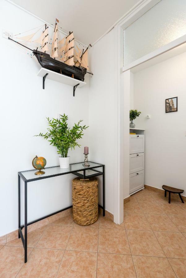 Apartment Romana With A Spacious Terrace Split Exterior foto
